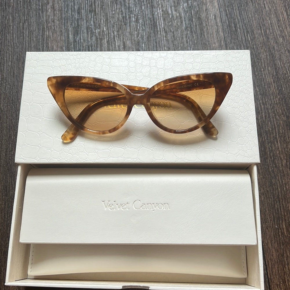 Velvet Canyon Femme Chat Glasses